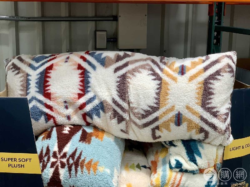 110/09/08 Costco新商品通知PENDLETON 印花長抱枕 #1381148