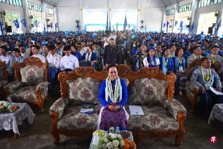 缅甸军政府星期五（12月26日）宣布，将在2026年1月25日举行全国选举的第三阶段投票。不过，这场被切割成多阶段进行的选举，从一开始就备受争议，外界普遍质疑其公正性与代表性。 https://zb.sg/3MPm