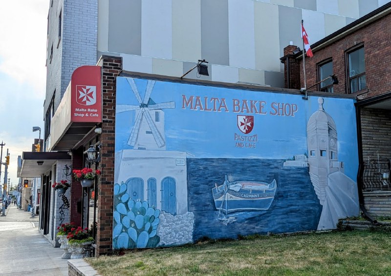 #探店 #CityWalk這家 Malta Bake Shop (3256 Dundas St W) 想來很久了，最早還是在語言博物館的墻上看見它的照片，系作為多倫多市區寫有「馬爾他語」地點的案例