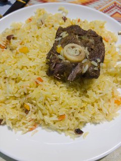 吃了家新疆餐厅的饭感觉还不错，就是吃多了容易腻