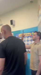 התנגשות פרצה בין חבר הכנסת אחמד טיבי לבין משגיחי הבחירות בטייבה לאחר שהאשים אותם במניעת כניסת מצביעים ערבים…