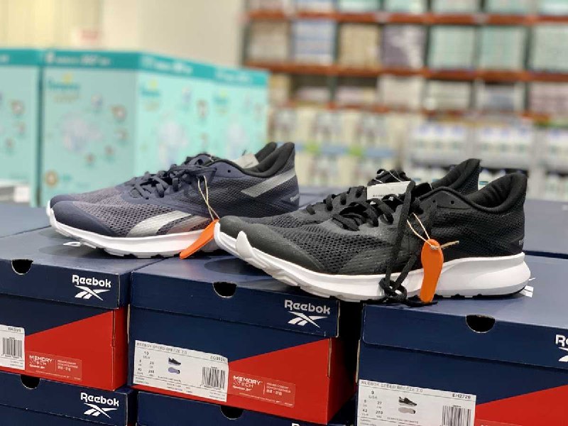 Costco目擊 REEBOK 男運動鞋，使用記憶鞋店，鞋底柔軟，而且不到千元非常便宜