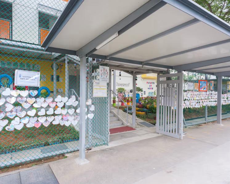 Deli Hub Catering has been suspended after 51 students and 2 staff members at 2 MOE kindergartens developed gastroenteritis symptoms.